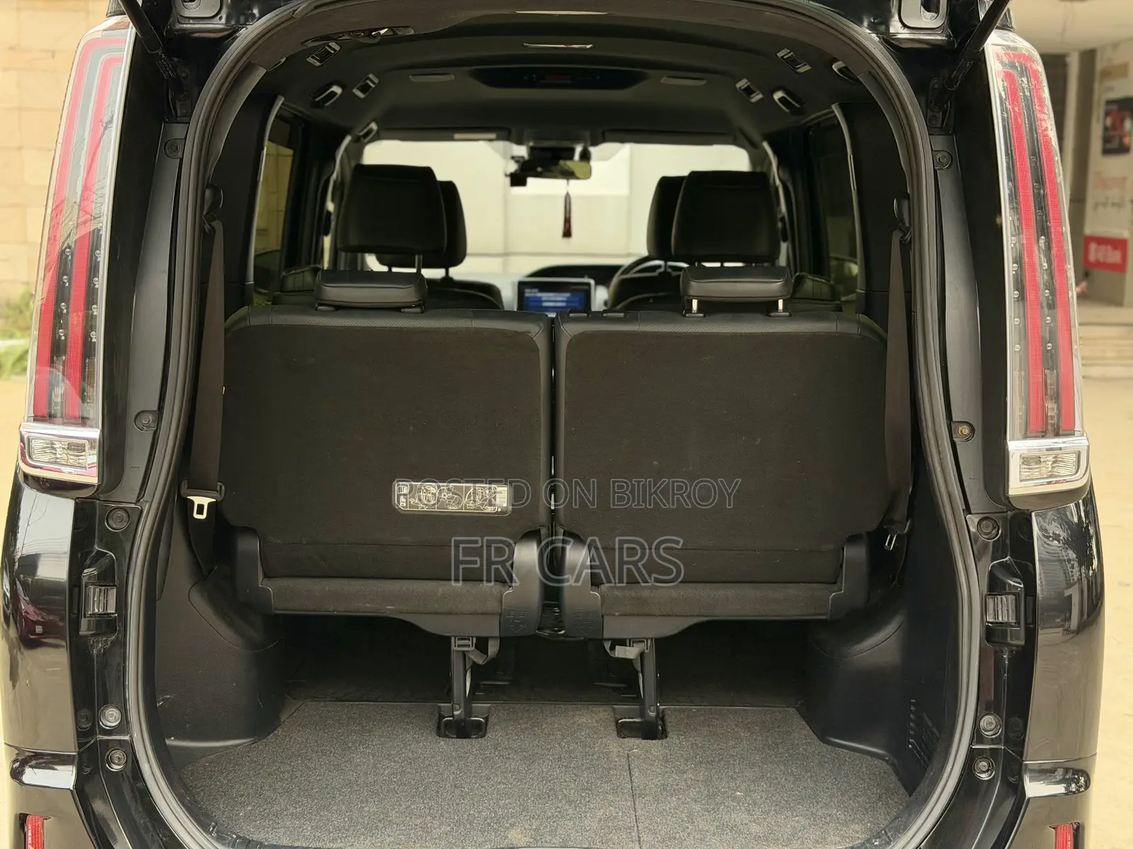 Toyota Esquire 1.8 FWD Hybrid (7 Seater) 2018 Black