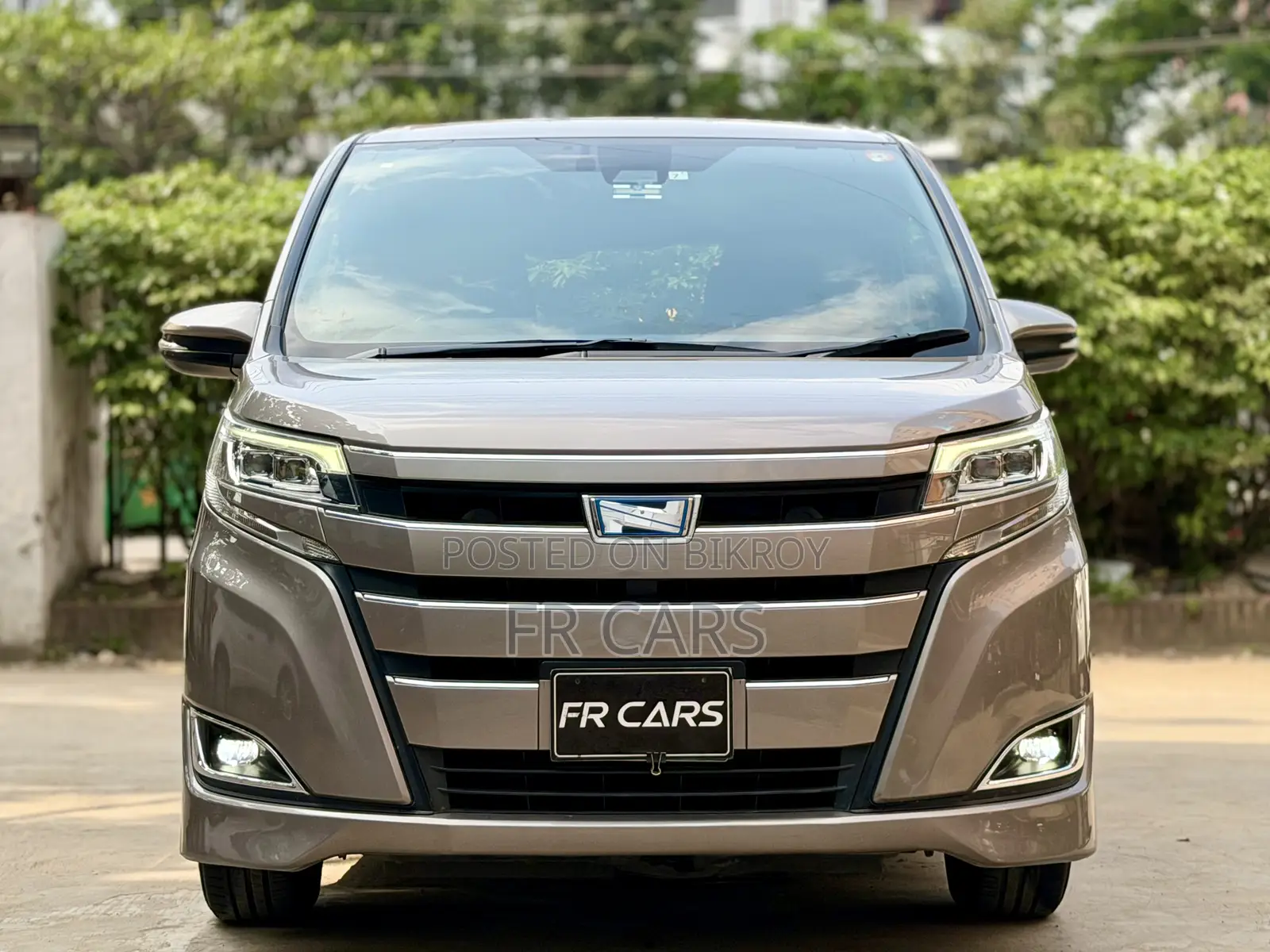 Toyota Noah 1.8 FWD Hybrid (7 Seater) 2017 Brown