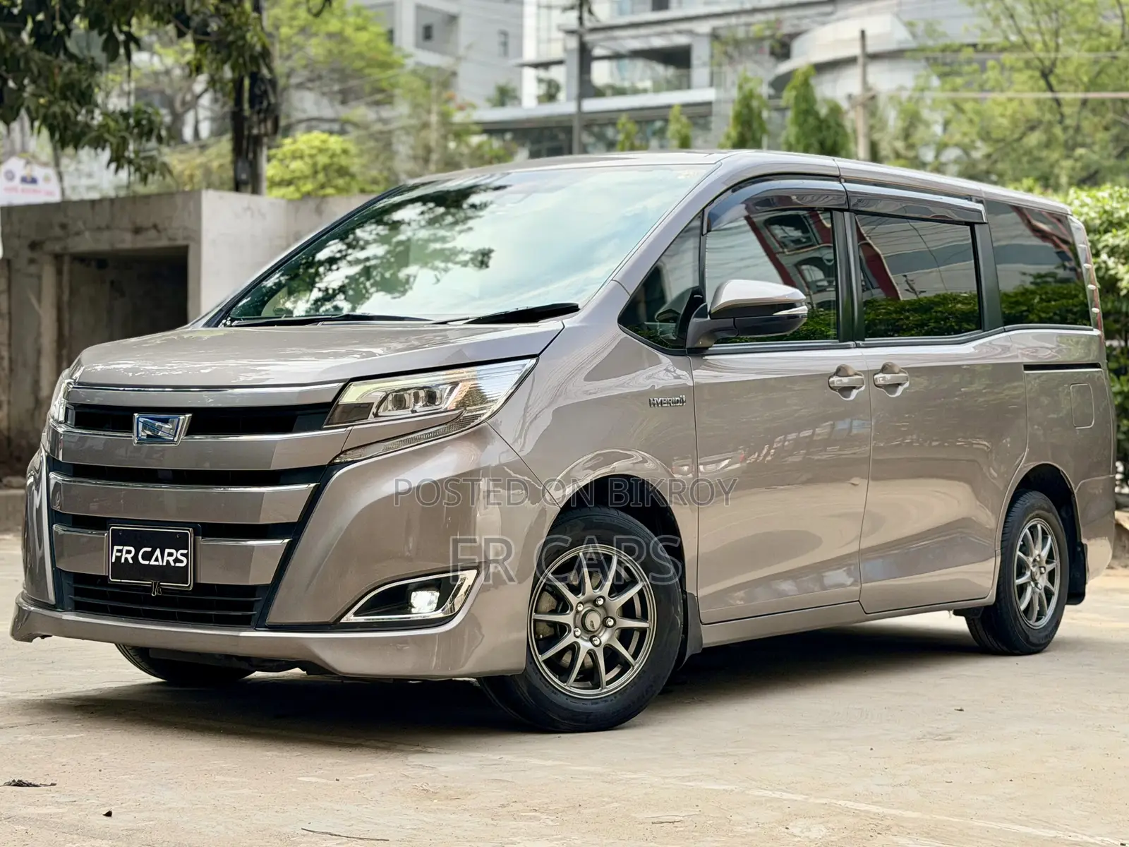 Toyota Noah 1.8 FWD Hybrid (7 Seater) 2017 Brown