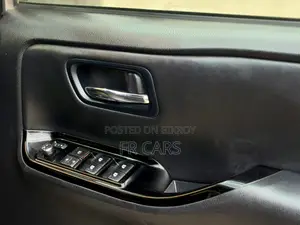 Toyota Noah 1.8 FWD Hybrid (7 Seater) 2017 Brown