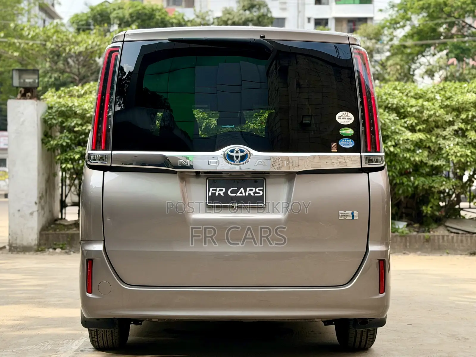 Toyota Noah 1.8 FWD Hybrid (7 Seater) 2017 Brown