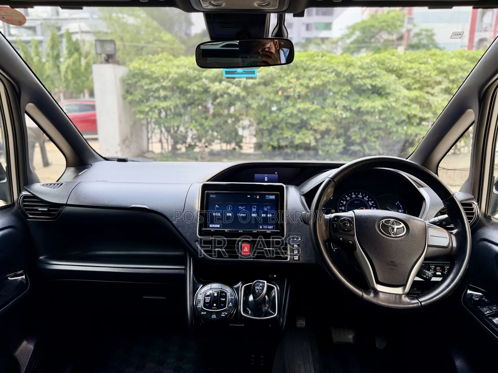 Toyota Noah 1.8 FWD Hybrid (7 Seater) 2017 Brown