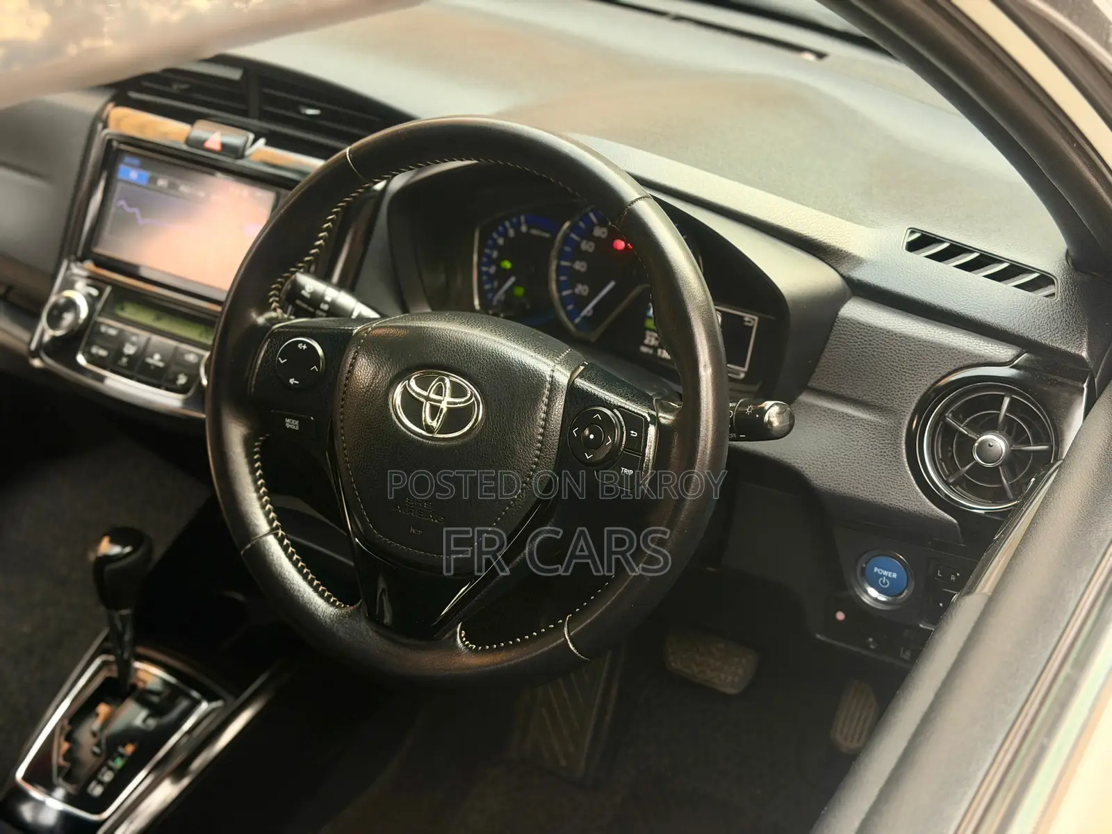 Toyota Corolla Fielder 1.5 Hybrid FWD 2016 Pearl