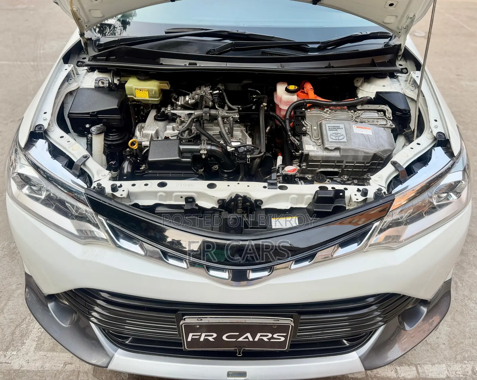 Toyota Corolla Fielder 1.5 Hybrid FWD 2016 Pearl