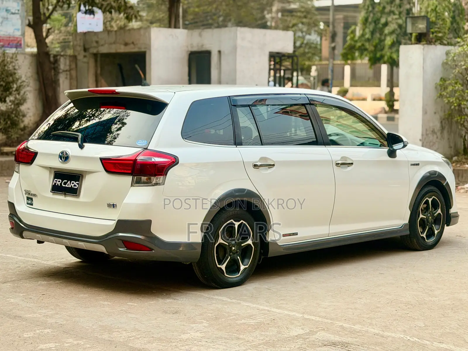 Toyota Corolla Fielder 1.5 Hybrid FWD 2016 Pearl