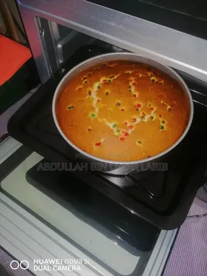 হোমমেড পাউন্ড কেক বিক্রি করা হয়