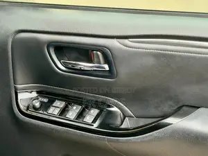 Toyota Esquire 1.8 FWD Hybrid (7 Seater) 2018 Black