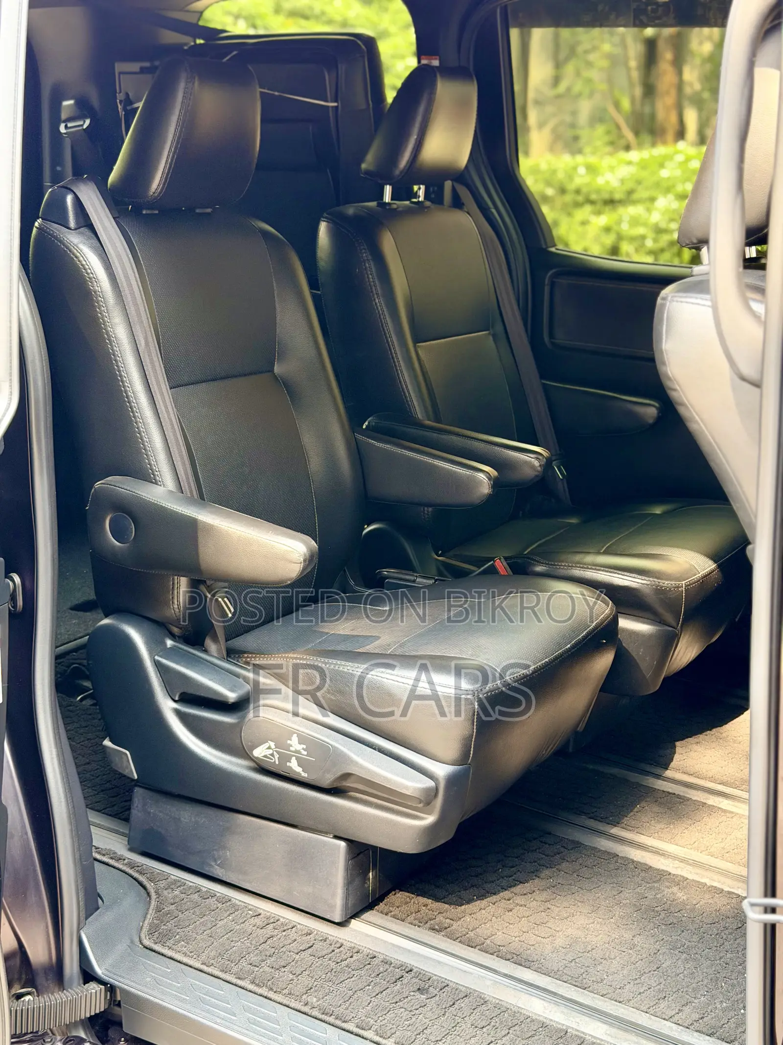 Toyota Esquire 1.8 FWD Hybrid (7 Seater) 2018 Black