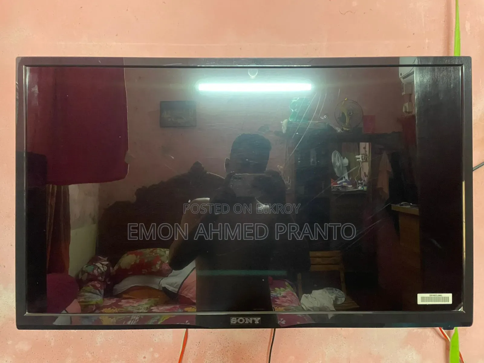 টিভিটা খুব ভালো টিভির সাথে সবকিছু দিয়ে দেওয়া হবে বক্স আছে এছাড়া সব