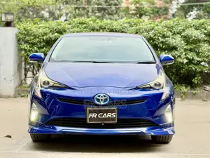Toyota Prius 4dr Hatchback (1.8L 4cyl Gas/Electric Hybrid CVT) 2016