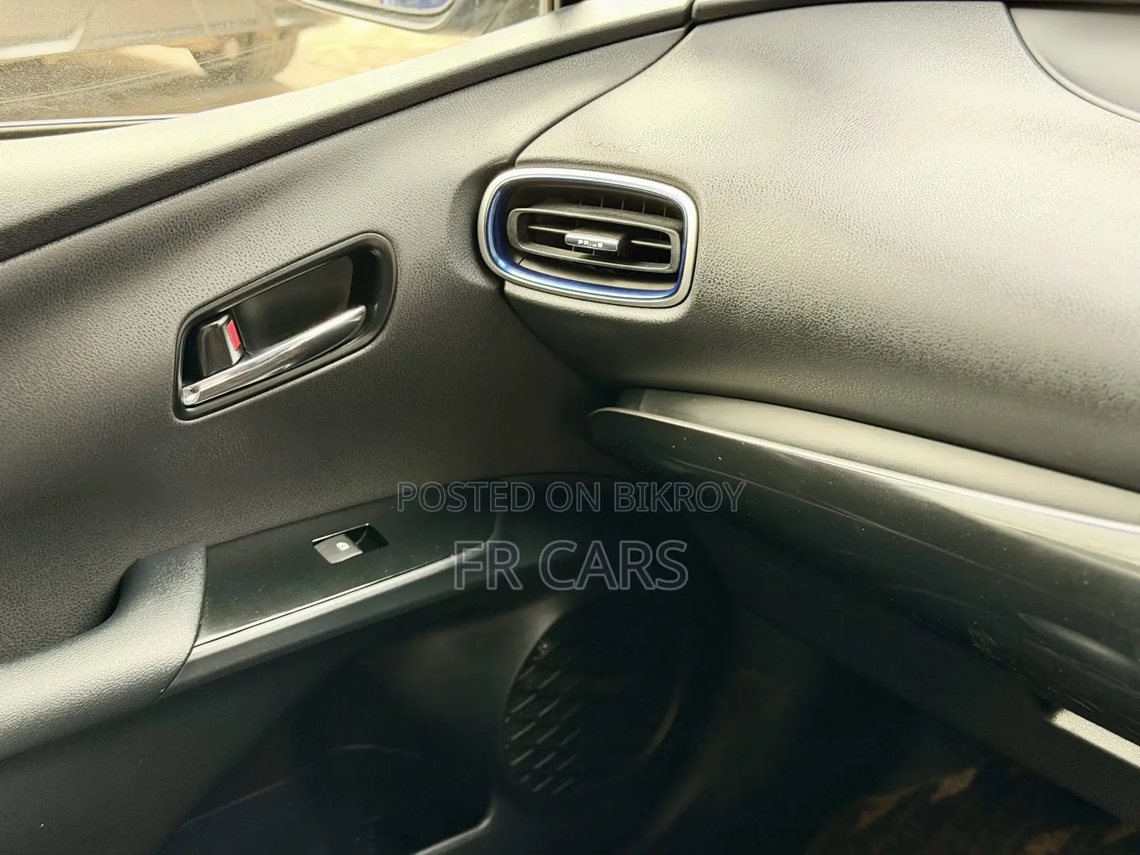 Toyota Prius 4dr Hatchback (1.8L 4cyl Gas/Electric Hybrid CVT) 2016