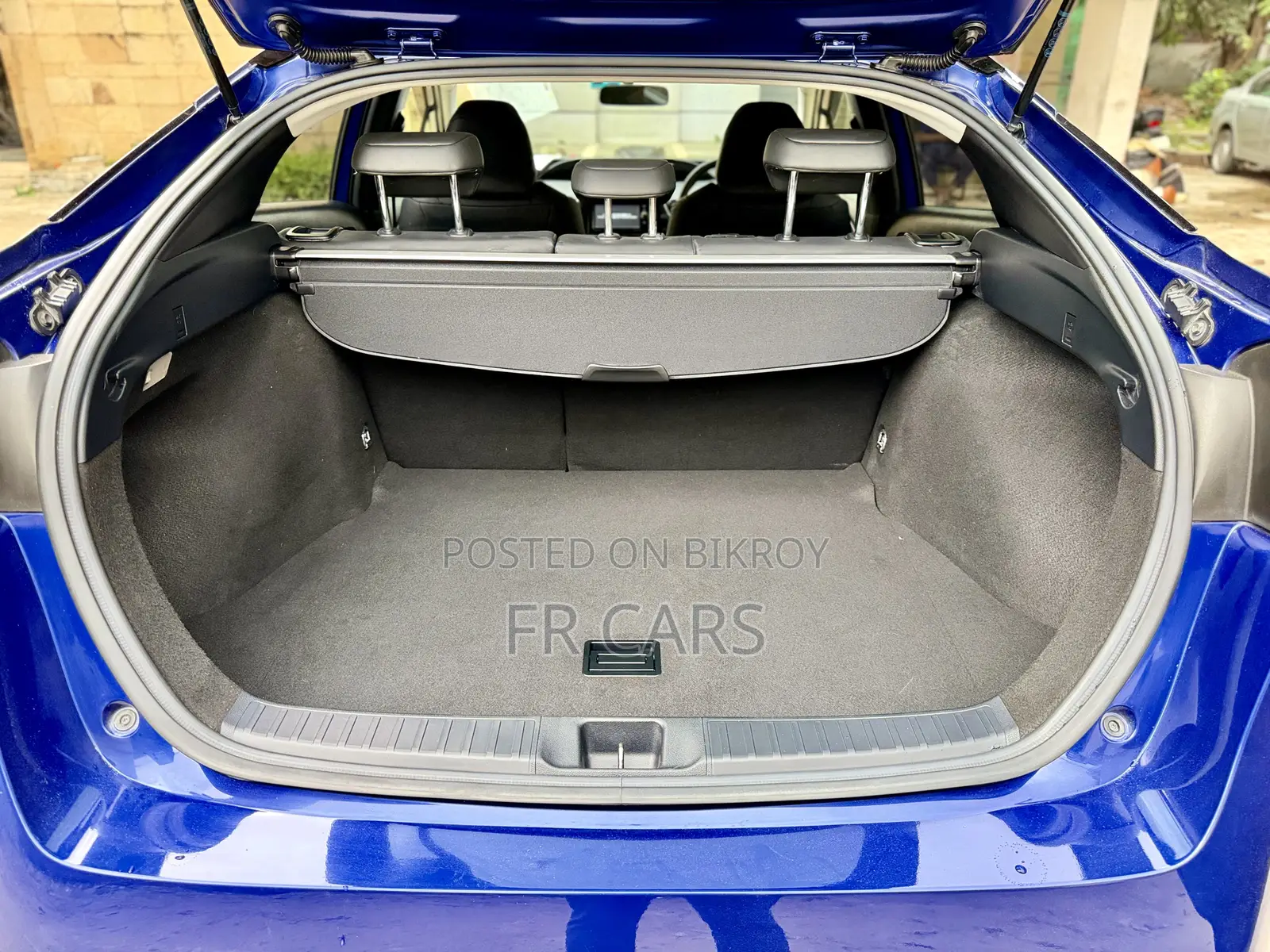 Toyota Prius 4dr Hatchback (1.8L 4cyl Gas/Electric Hybrid CVT) 2016