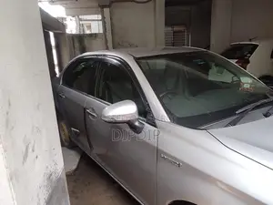 টয়োটা এক্সিও ২০১৫ সিলভার