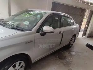টয়োটা এক্সিও ২০১৫ সিলভার