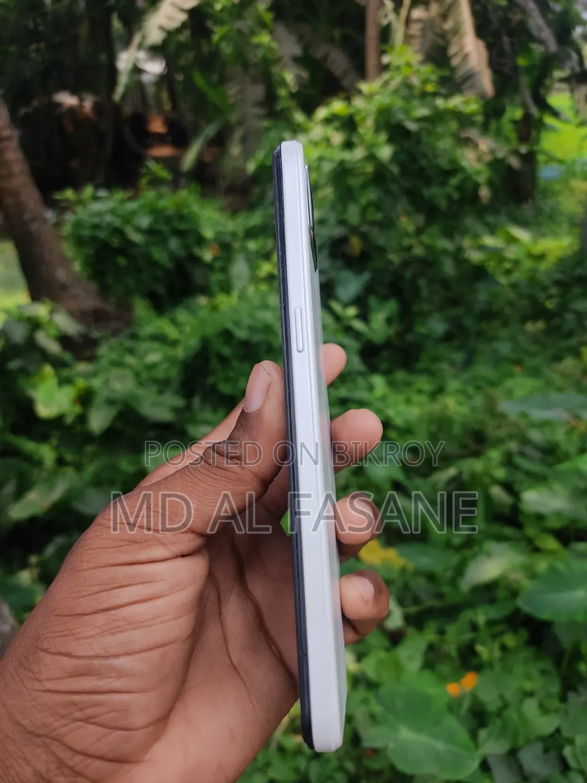 ওপ্পো এফ১৭ ১২৮ জিবি হোয়াইট