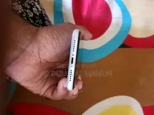 Apple iPhone XR 64 GB White