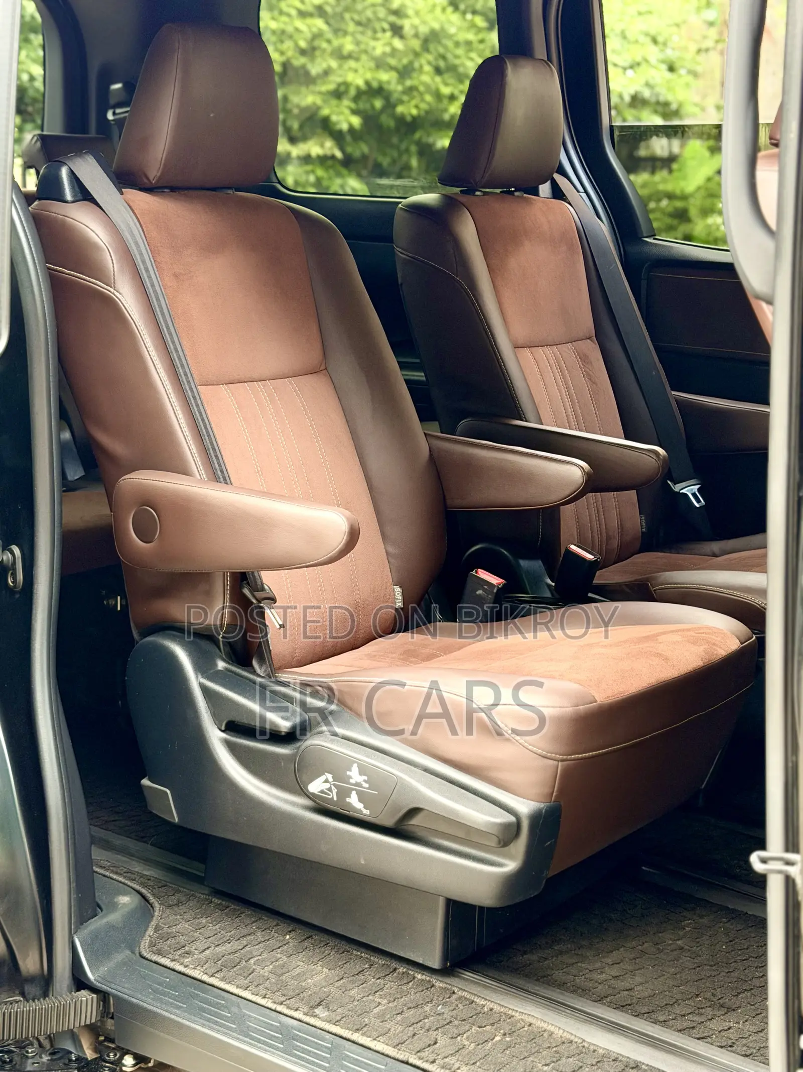Toyota Esquire 1.8 FWD Hybrid (7 Seater) 2018 Black