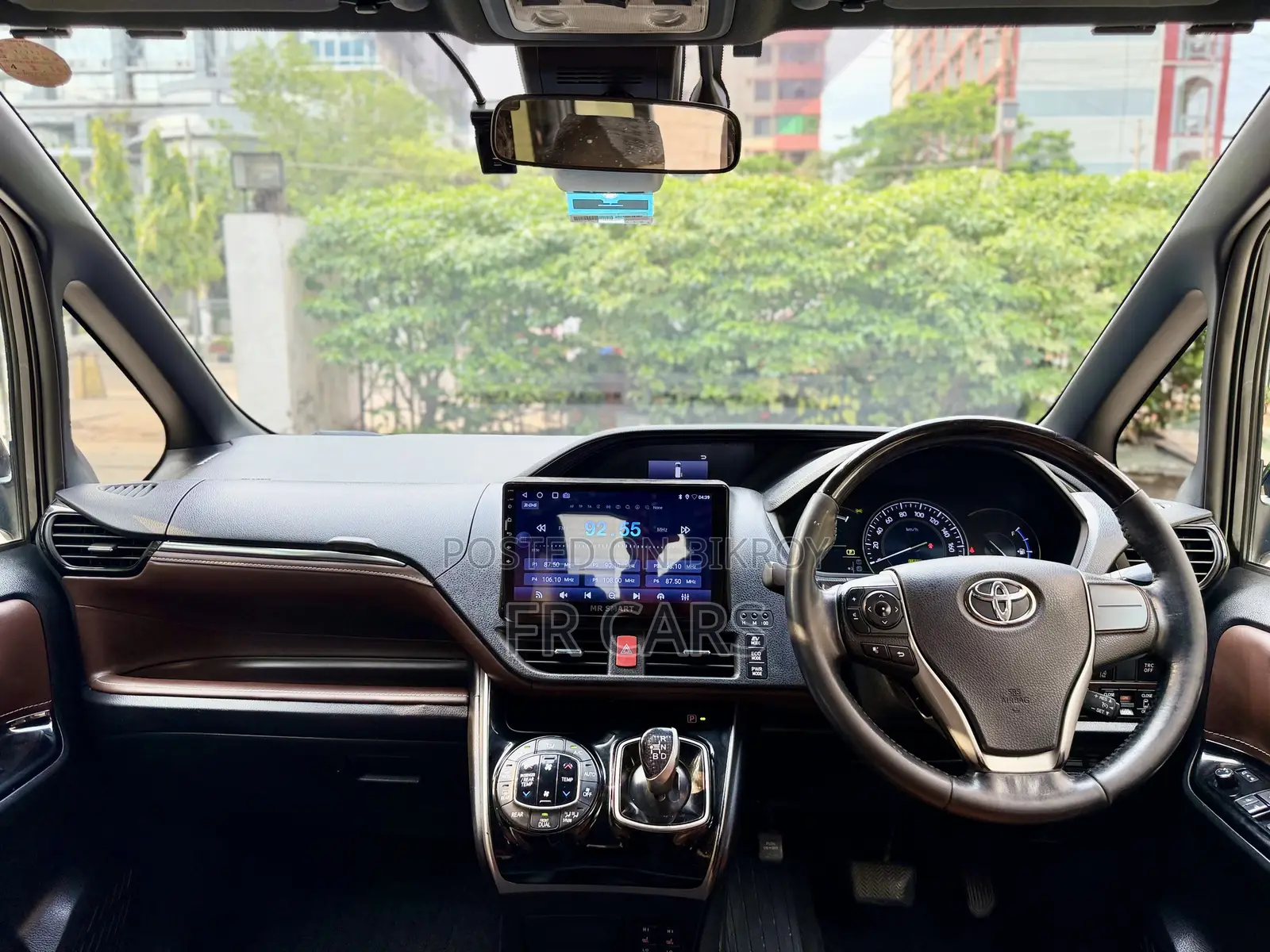 Toyota Esquire 1.8 FWD Hybrid (7 Seater) 2018 Black