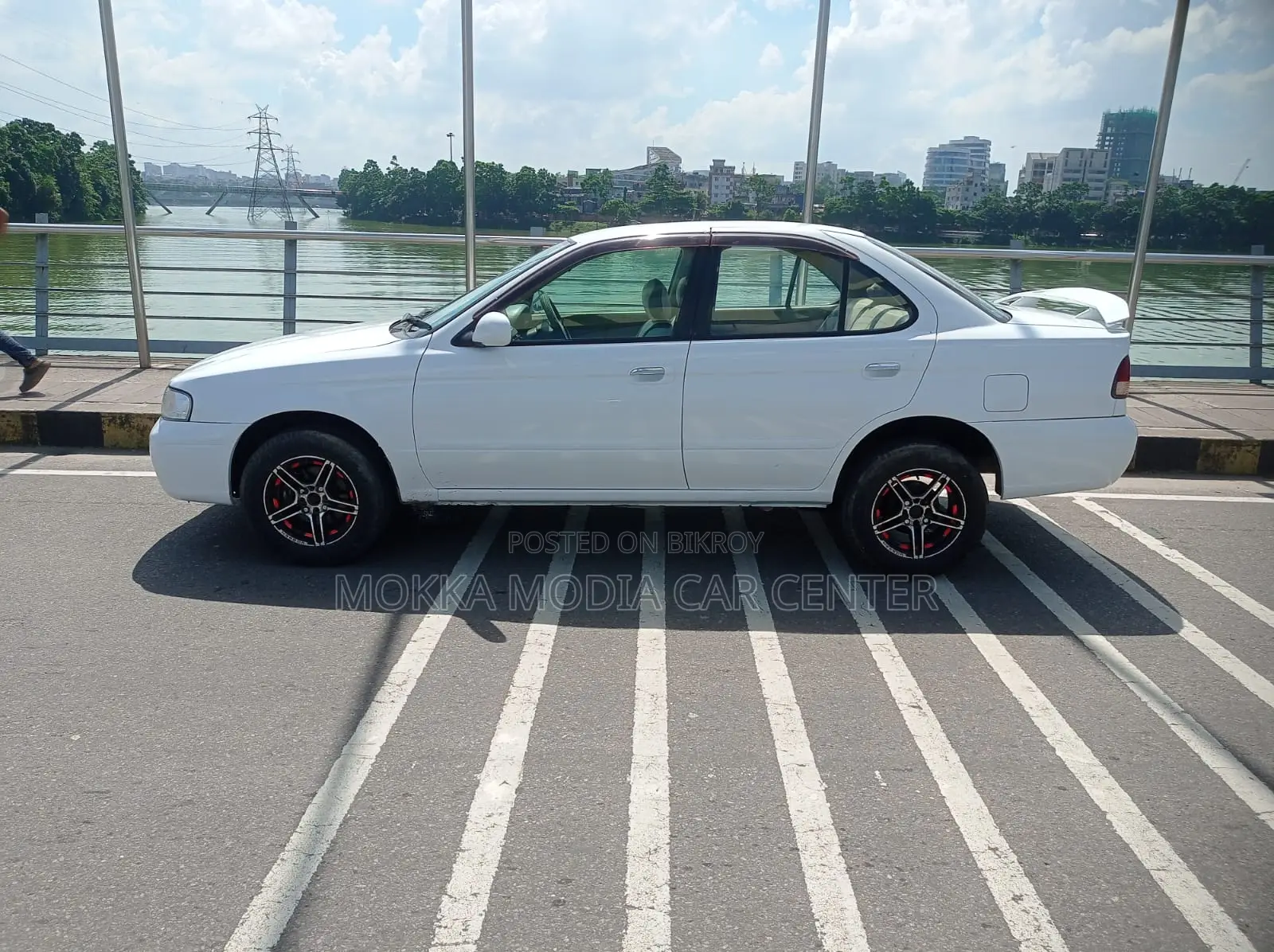 Nissan Sunny 2004 White
