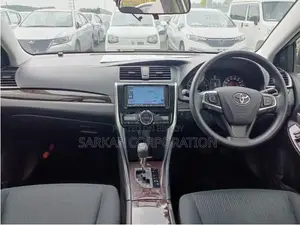 Toyota Premio 2021 Silver