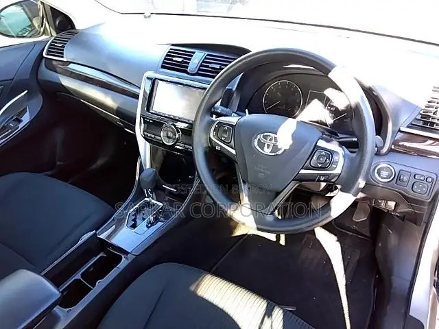 Toyota Premio 2021 Silver