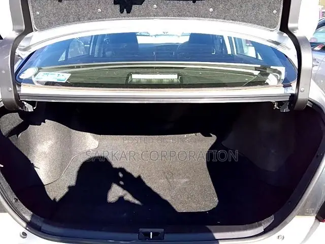 Toyota Premio 2021 Silver