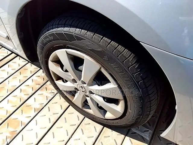 Toyota Premio 2021 Silver