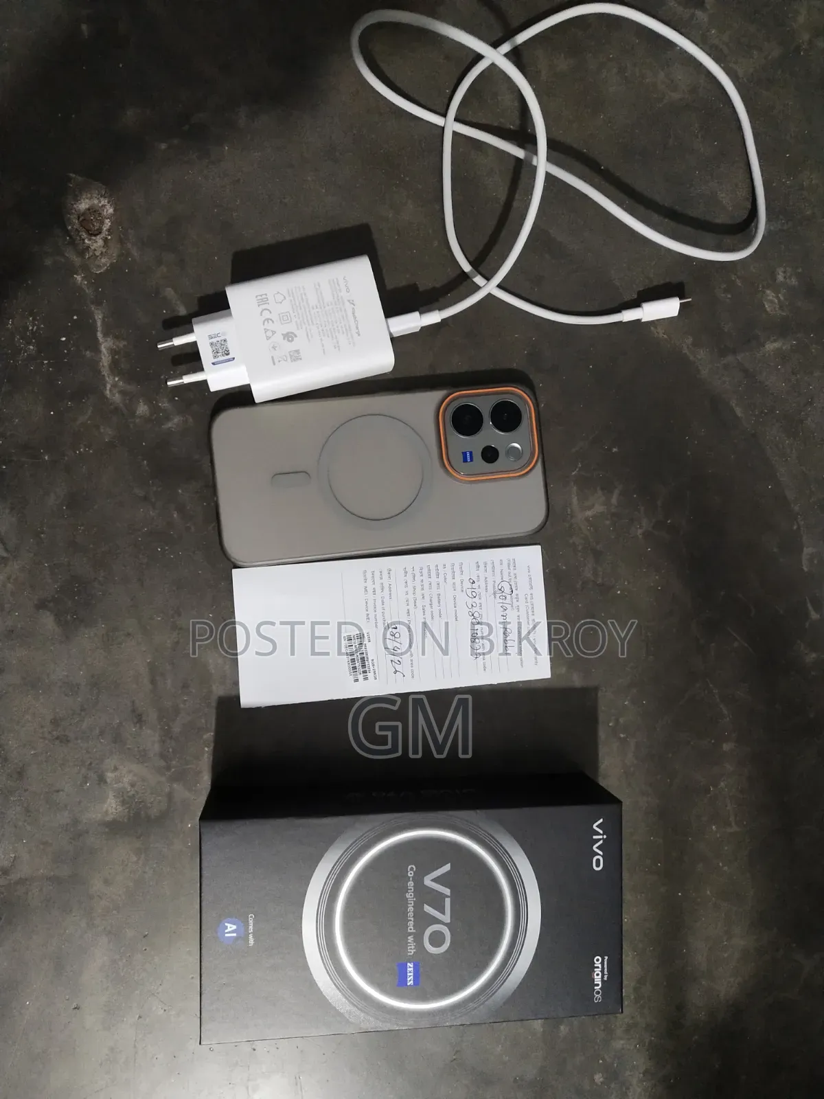 Vivo V70 256 GB Gray
