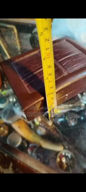 প্রাচীন এনটিক বক্স। অ্যান্টিক কালেকশনের জন্য রাখতে পারেন।