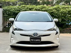 Toyota Prius 4dr Hatchback (1.8L 4cyl Gas/Electric Hybrid CVT) 2016