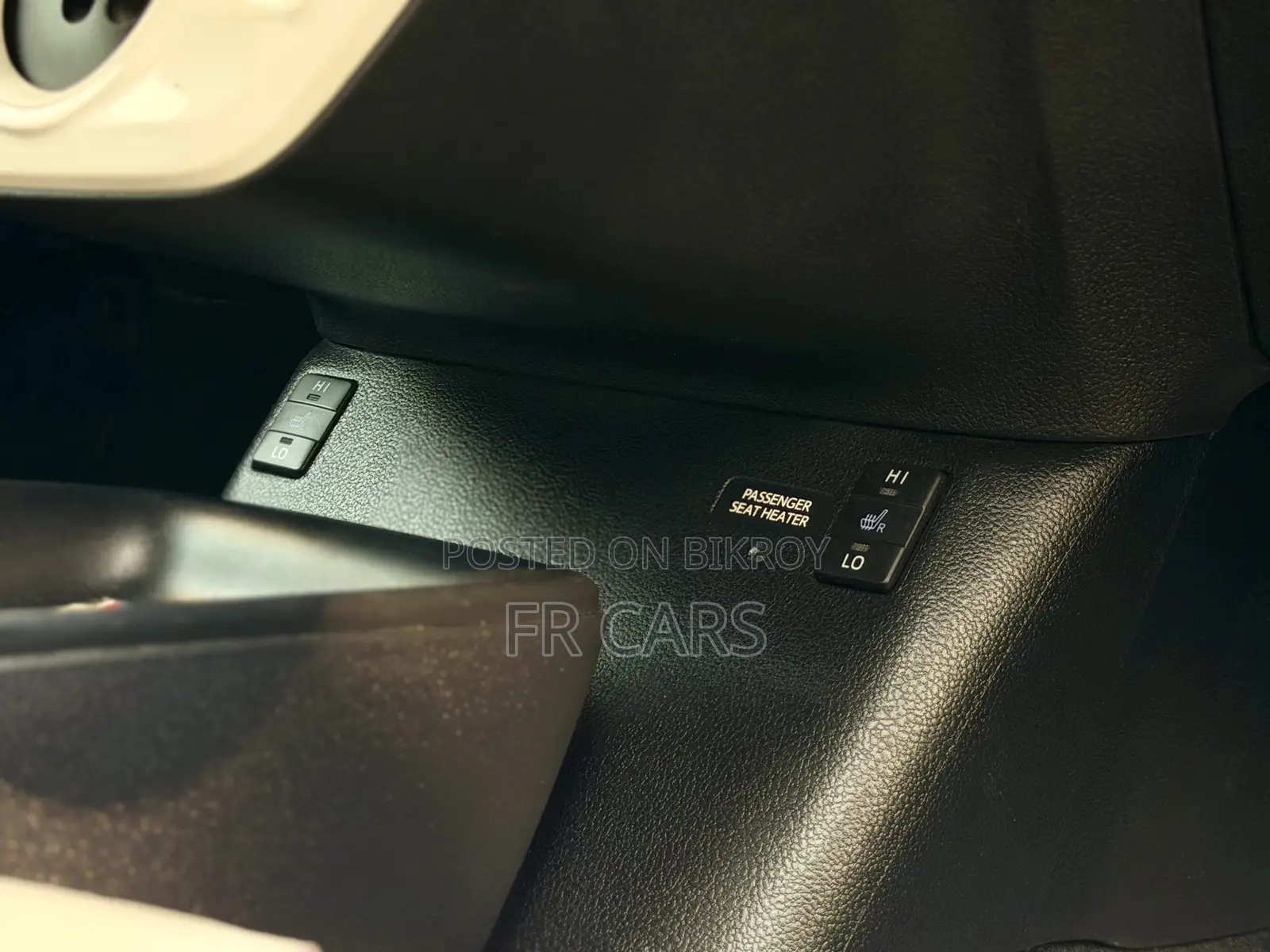 Toyota Prius 4dr Hatchback (1.8L 4cyl Gas/Electric Hybrid CVT) 2016