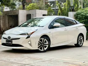 Toyota Prius 4dr Hatchback (1.8L 4cyl Gas/Electric Hybrid CVT) 2016