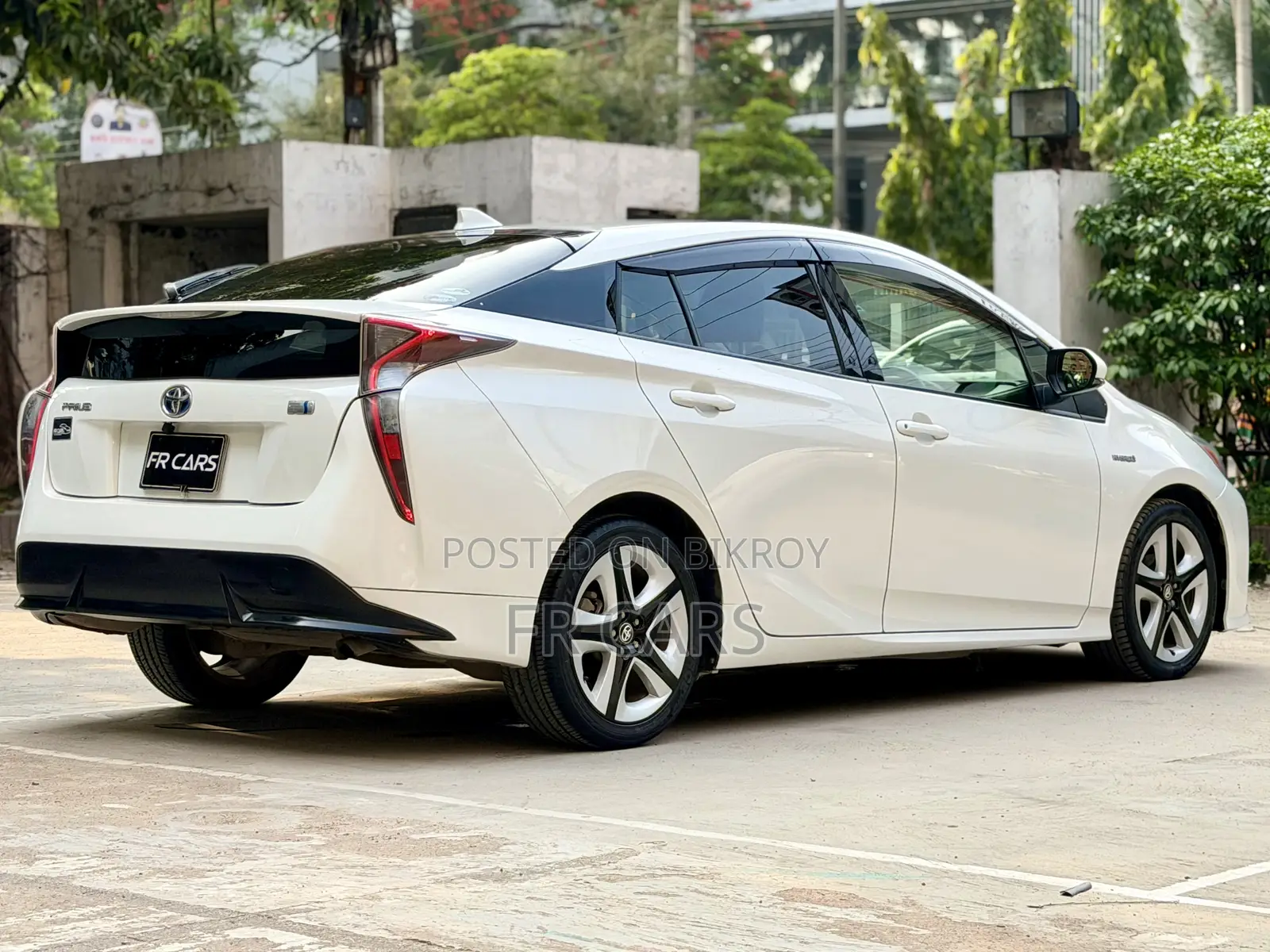 Toyota Prius 4dr Hatchback (1.8L 4cyl Gas/Electric Hybrid CVT) 2016