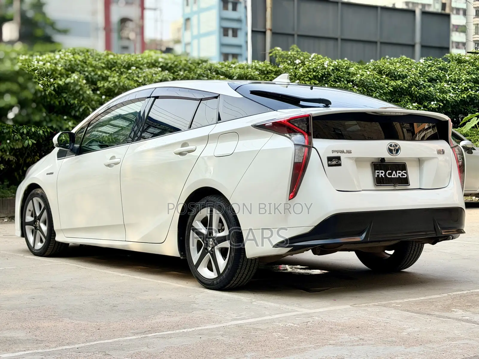 Toyota Prius 4dr Hatchback (1.8L 4cyl Gas/Electric Hybrid CVT) 2016