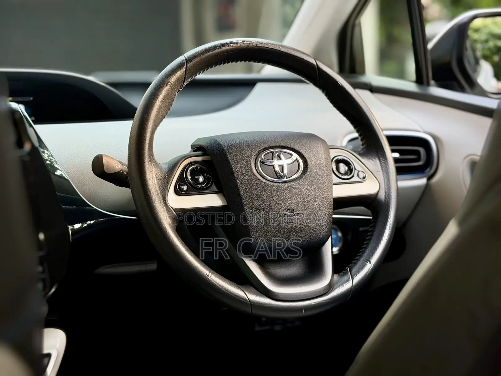 Toyota Prius 4dr Hatchback (1.8L 4cyl Gas/Electric Hybrid CVT) 2016