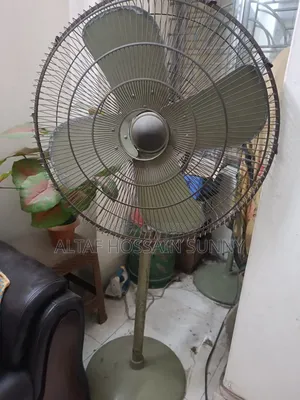 দুইটা বড় সাইজের স্ট্যান্ড ফ্যান বিক্রি করা হবে।
