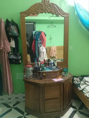 ড্রেসিং টেবিল