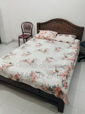 হেভি-ডিউটি সলিড কাঠের বিছানা তোশক সহ