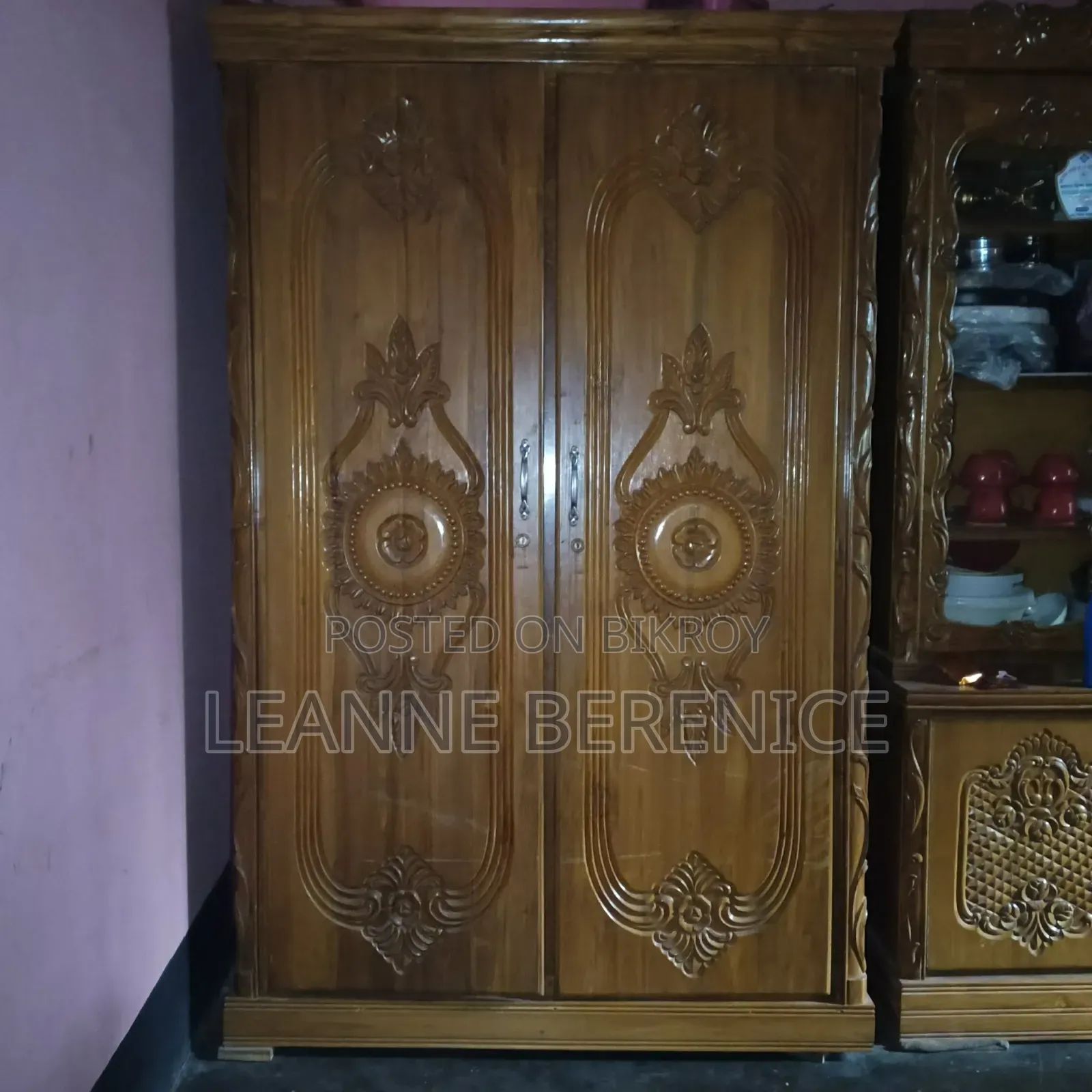 সেগুন কাঠের বড় আলমারি