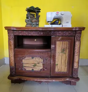 স্টোরেজ সহ টিভি স্ট্যান্ড