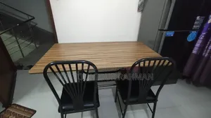 ডাইনিং টেবিল