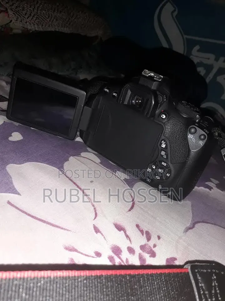 DSLLR Camera 700 D