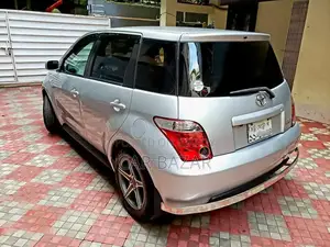 Toyota IST 2004 Silver