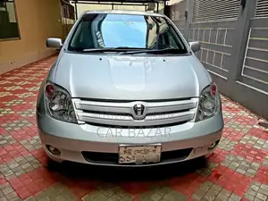 টয়োটা আইএসটি ২০০৪ সিলভার