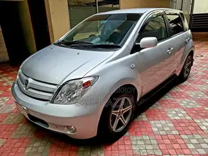 টয়োটা আইএসটি ২০০৪ সিলভার