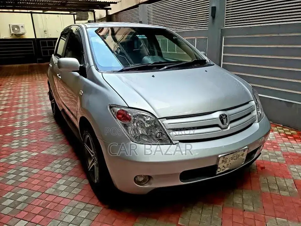 টয়োটা আইএসটি ২০০৪ সিলভার