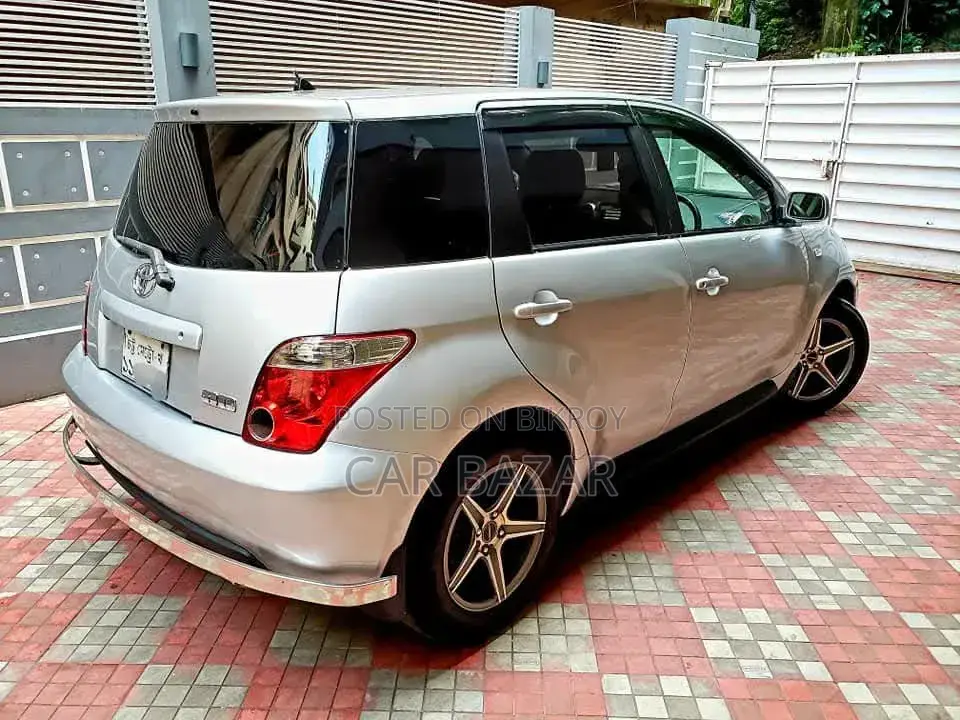 টয়োটা আইএসটি ২০০৪ সিলভার