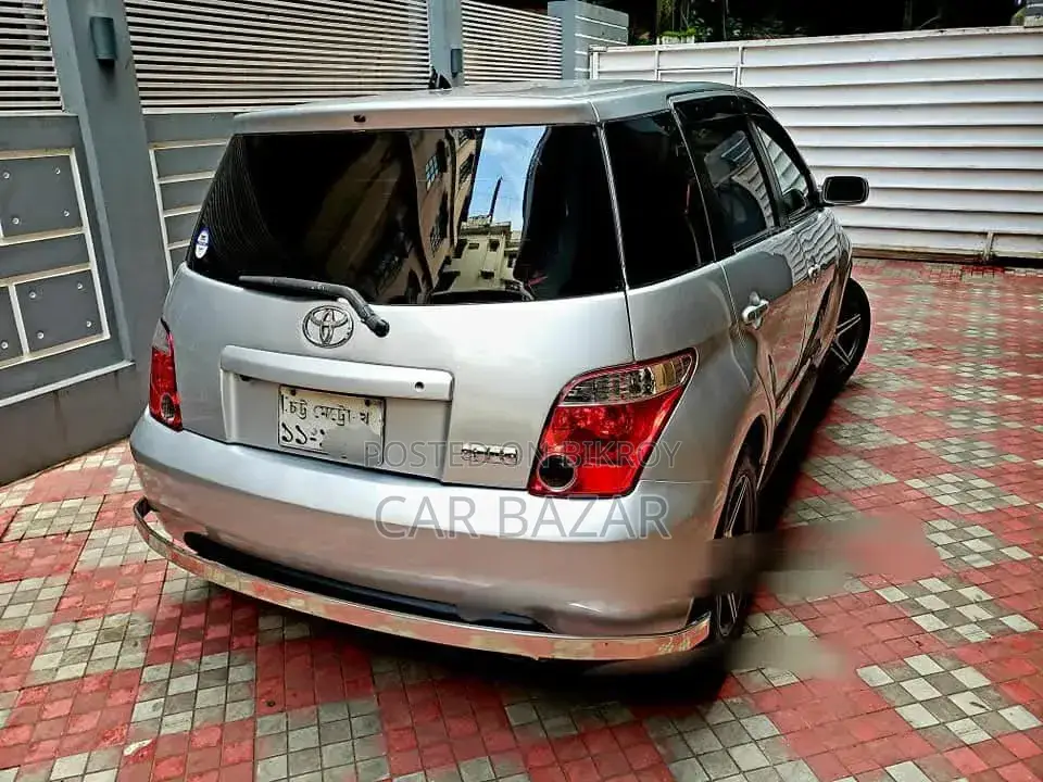 টয়োটা আইএসটি ২০০৪ সিলভার