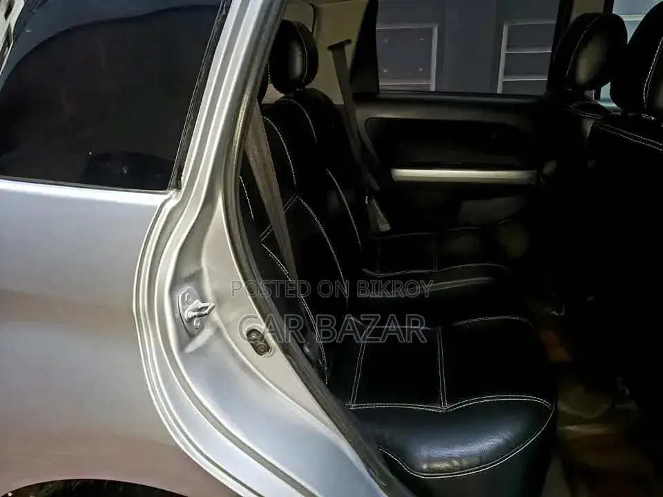 টয়োটা আইএসটি ২০০৪ সিলভার