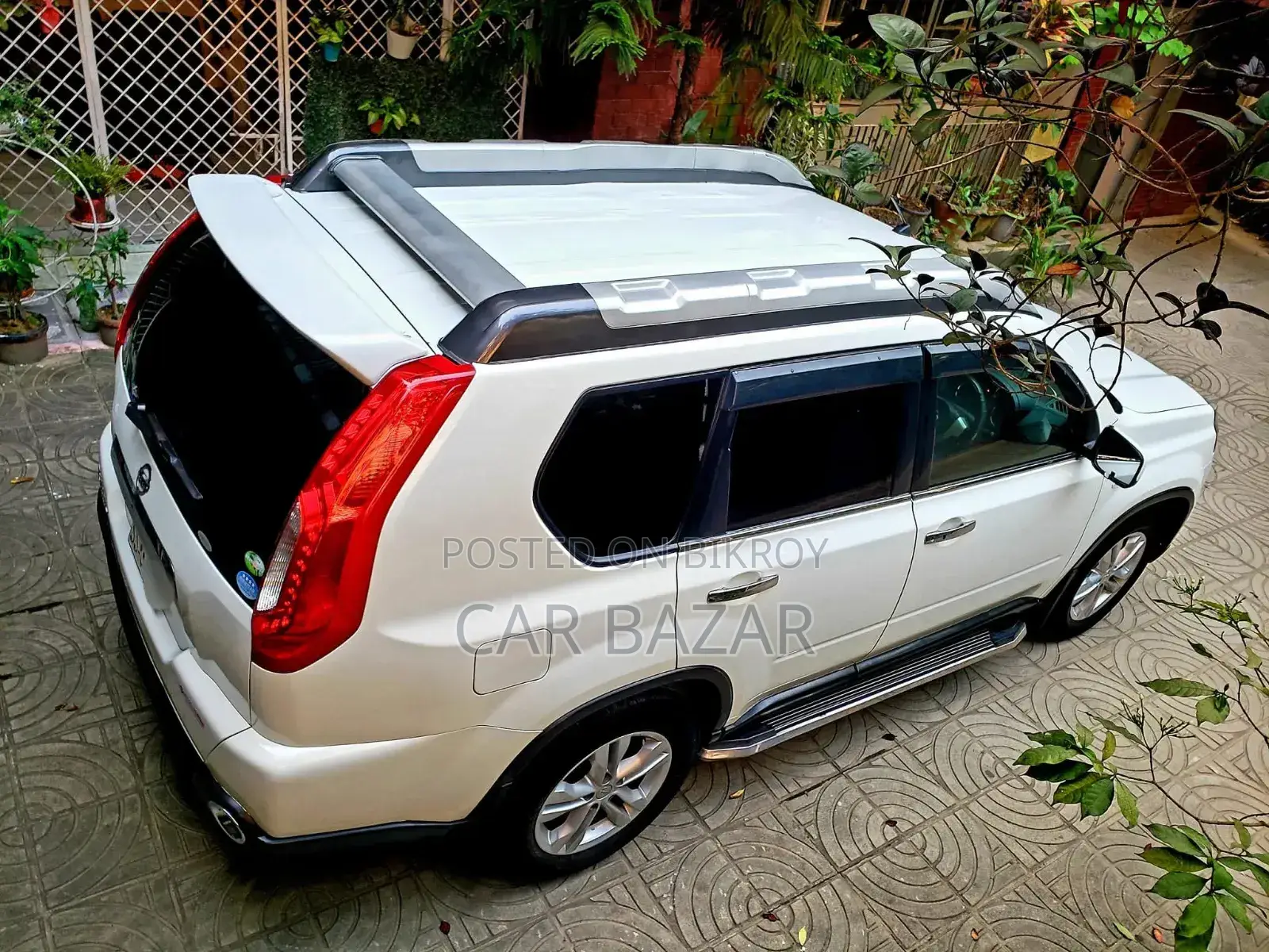 Nissan X-Trail 2.0 Petrol XE 2011 White